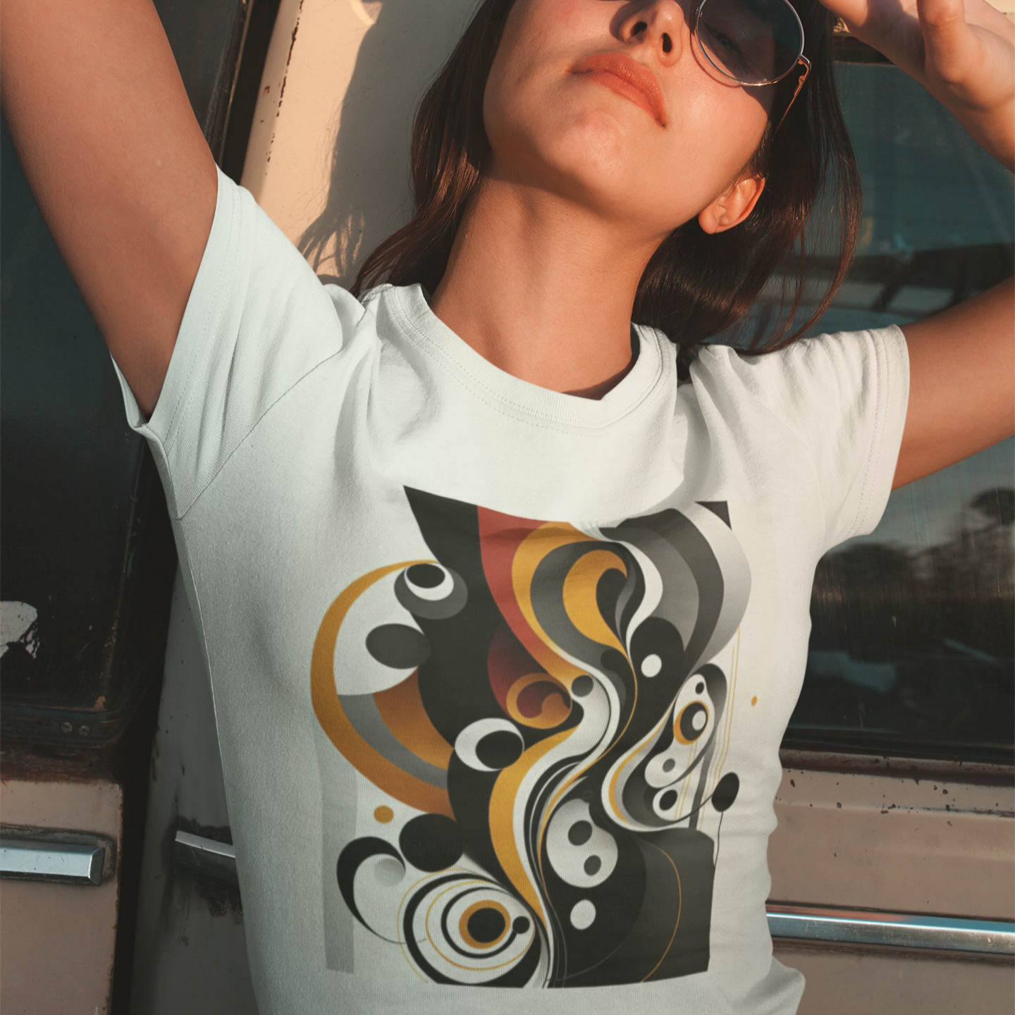 K#183 - Golden Motion T-Shirt – Kunst in Bewegung & Balance | Kirrify Flow