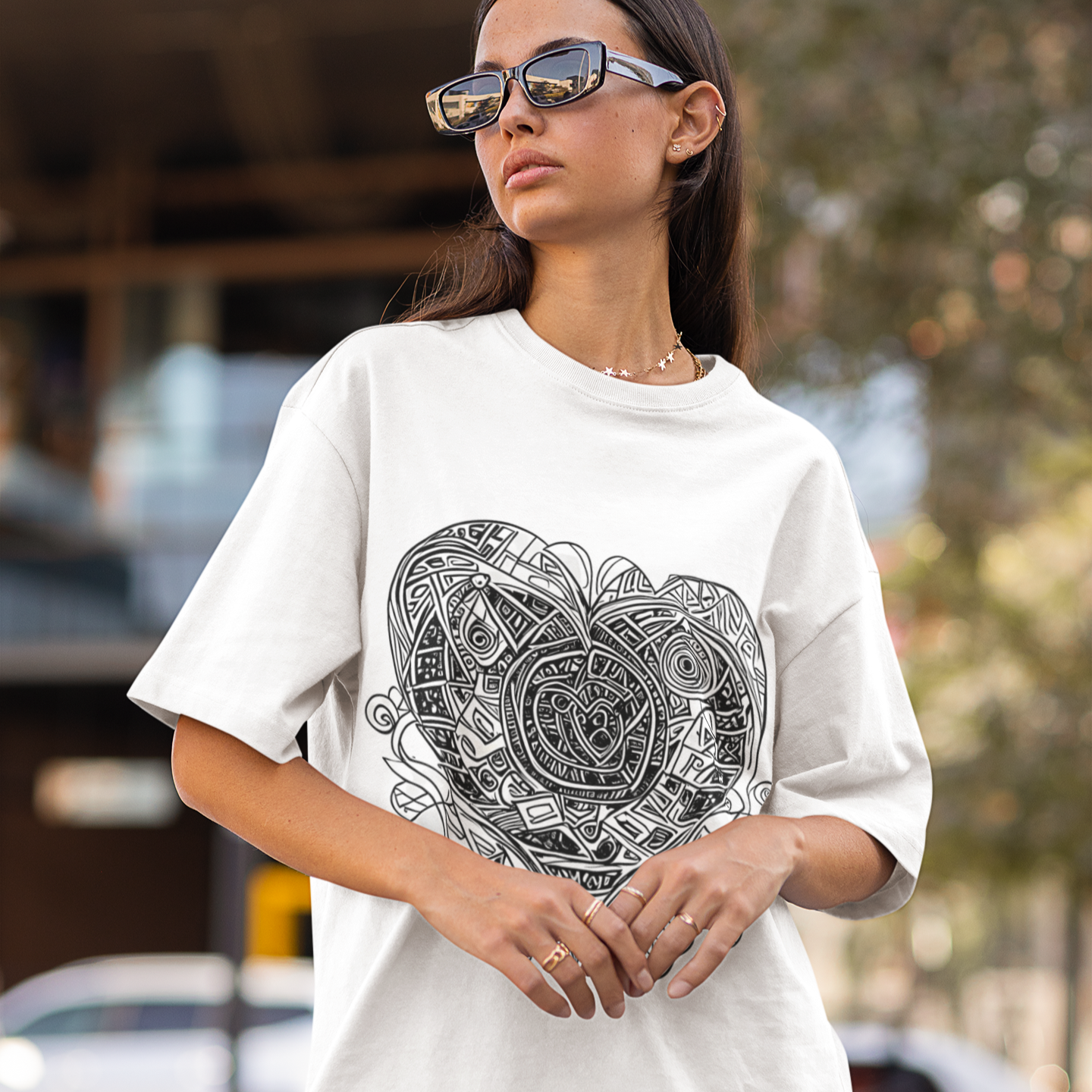 K#109 - Sacred Heart Oversized T-Shirt – Tribal Art in Schwarz-Weiß | Kirrify