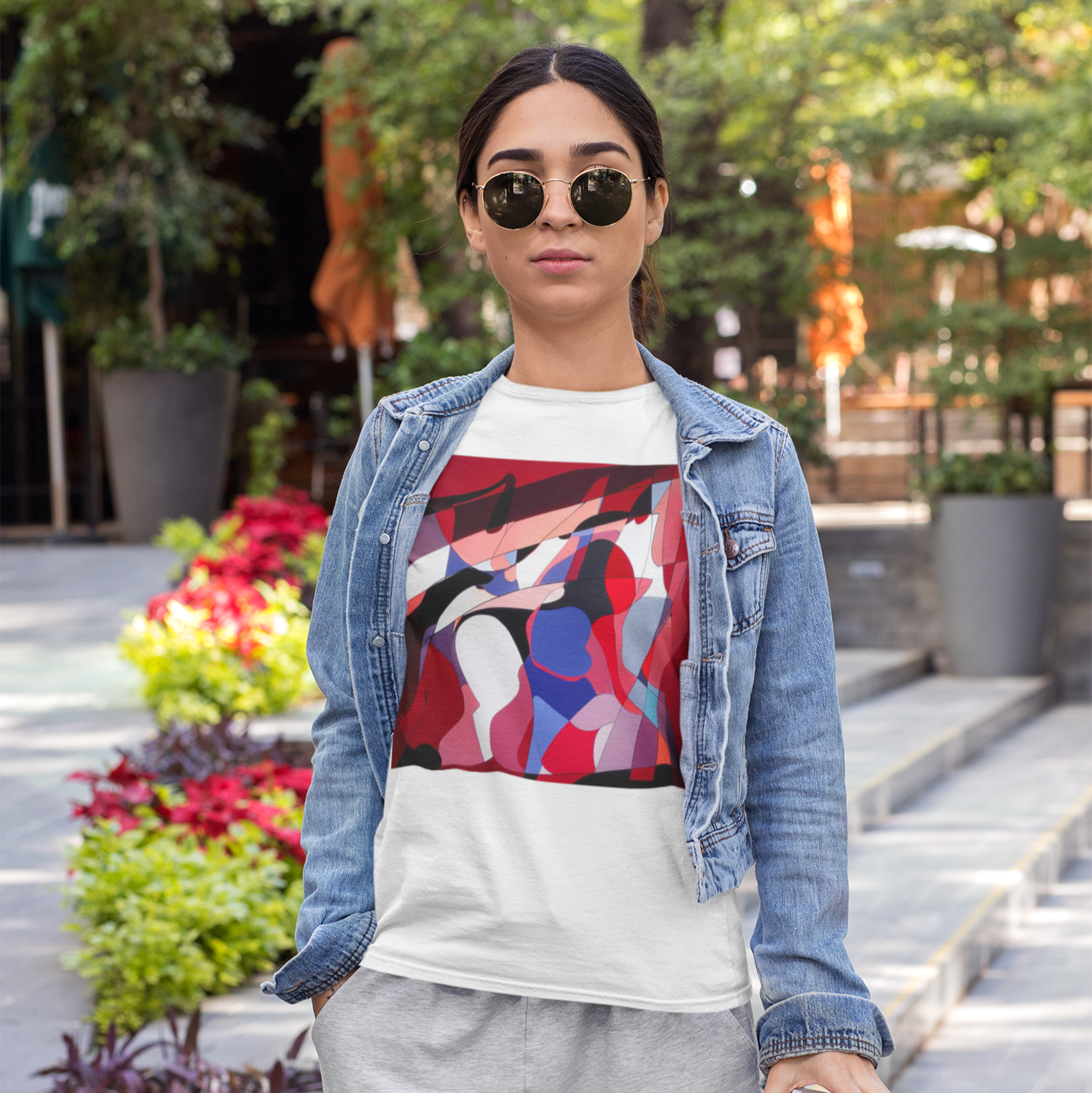 K#150  - Crimson Layers T-Shirt – Abstrakte Tiefe in Rot & Bewegung | Kirrify