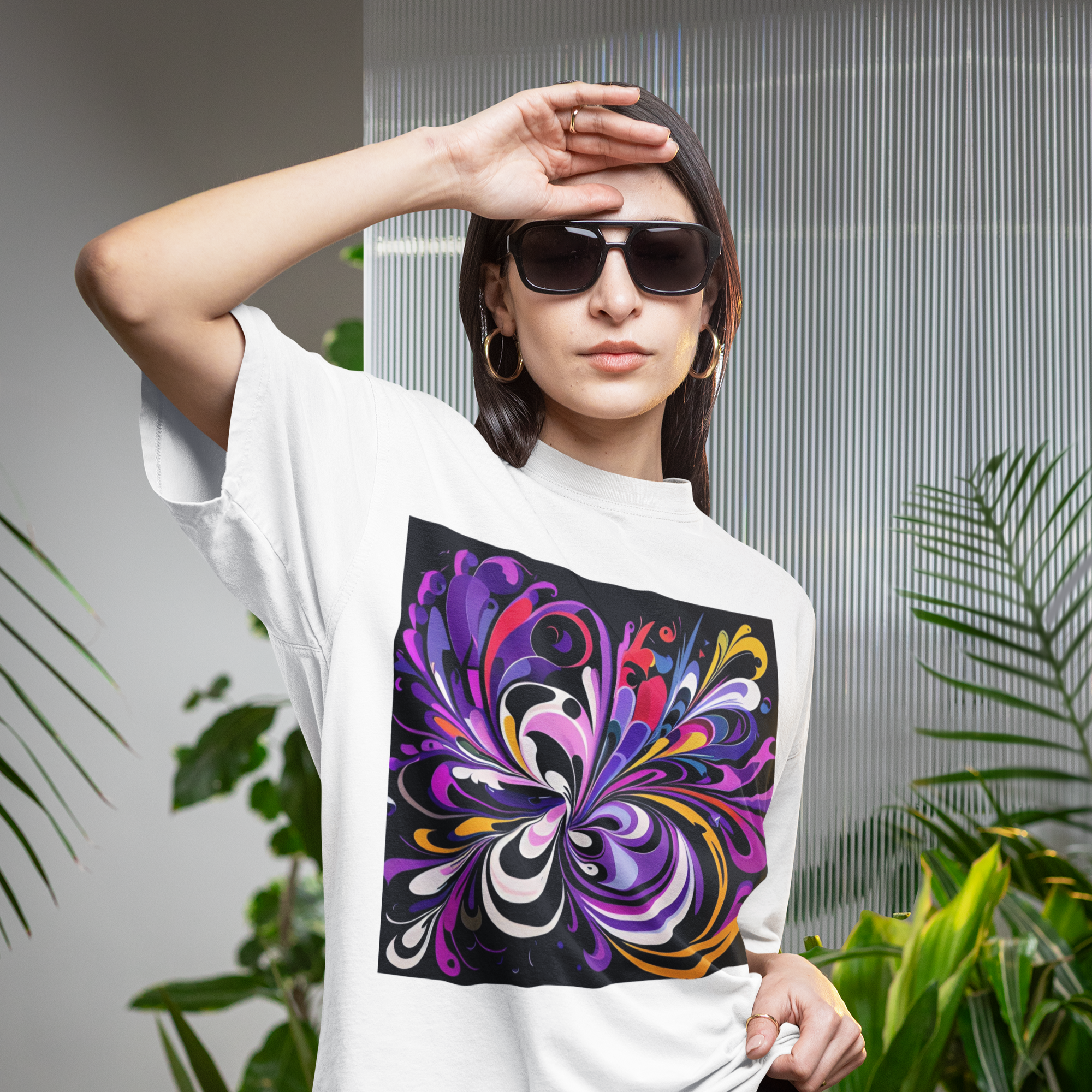 K#193 - Unisex Streetstyle T-Shirt mit violettem Wirbelmuster – Oversized Look für Trendsetter