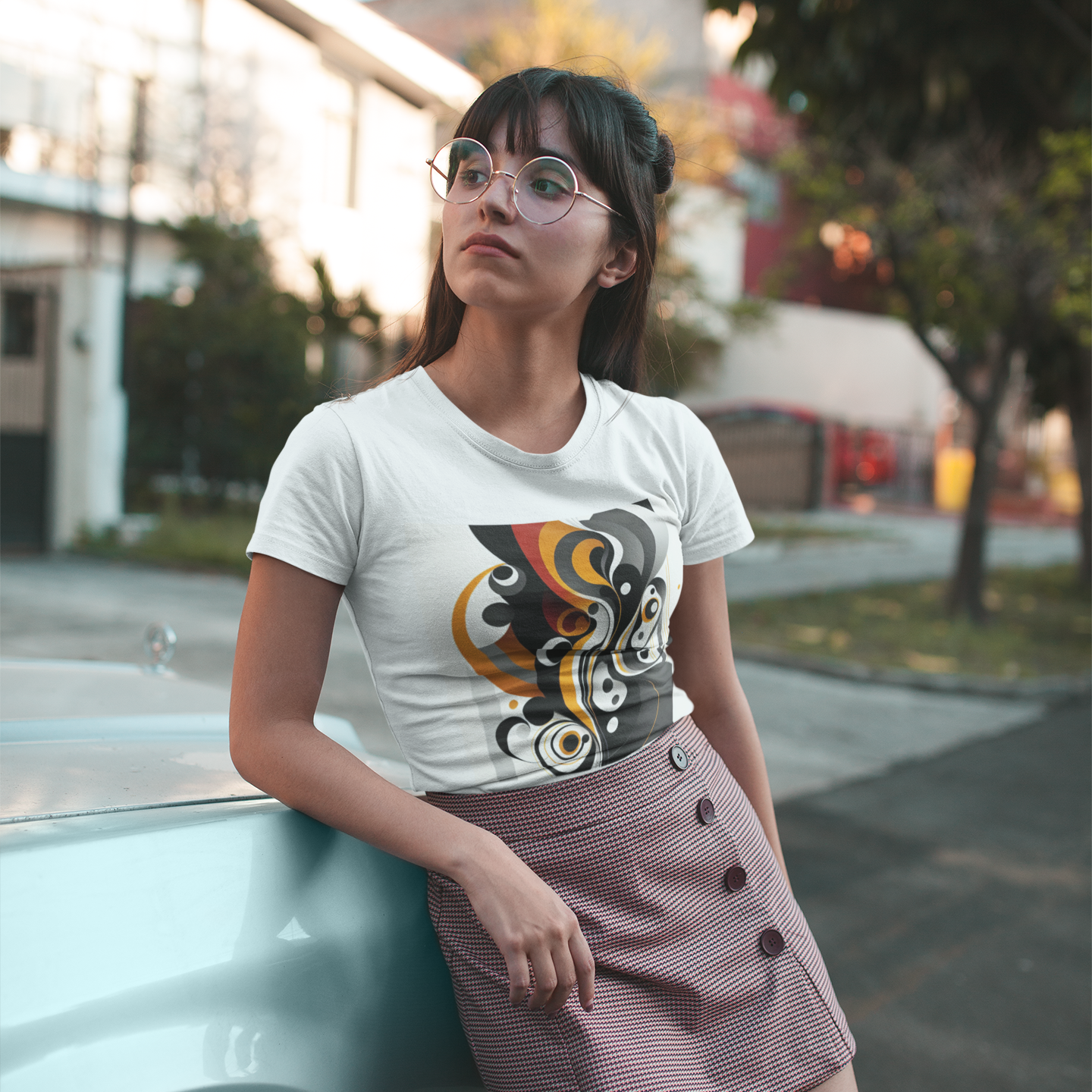 K#183 - Golden Motion T-Shirt – Kunst in Bewegung & Balance | Kirrify Flow