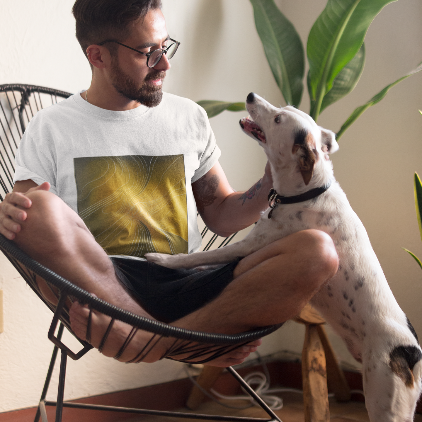 K#203 - Golden Flow T-Shirt – Elegante Bewegung in Gold & Licht | Kirrify