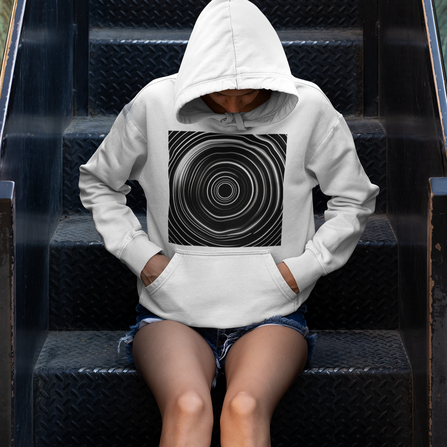 #507 - Black Vortex Hoodie – Minimalistische Energie in Bewegung | Kirrify