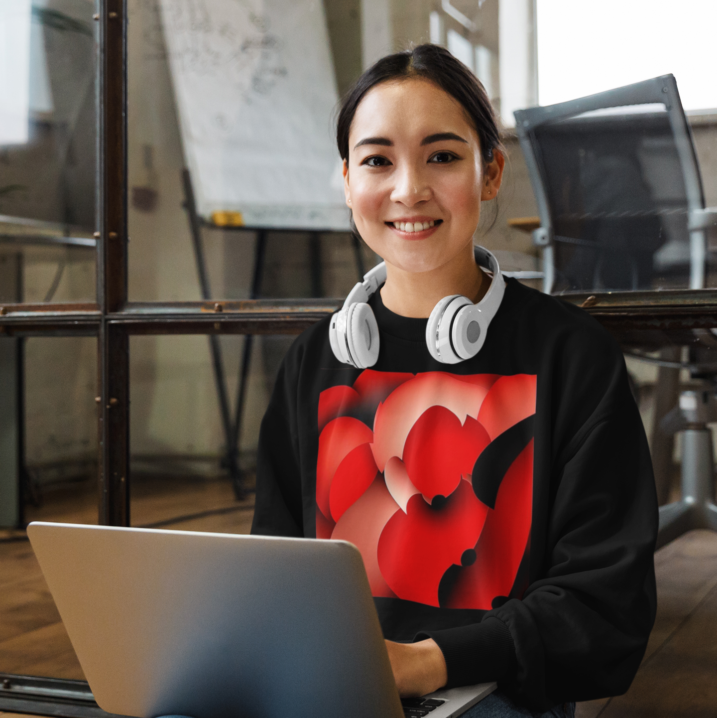 K#418 - Scarlet Bloom Sweatshirt – Organische Kunst in Rot & Bewegung | Kirrify