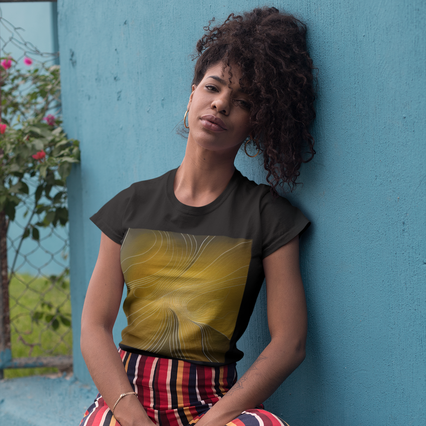 K#203 - Golden Flow T-Shirt – Elegante Bewegung in Gold & Licht | Kirrify